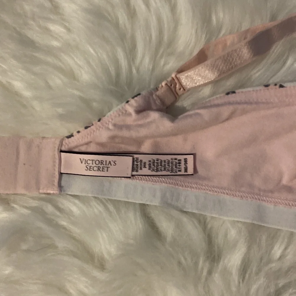 Victoria’s Secret T-shirt Bra 38D - Picture 6 of 8